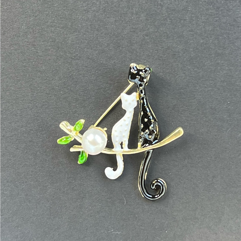 NIB | Handmade | Genuine Freshwater Pearl Pin Brooch